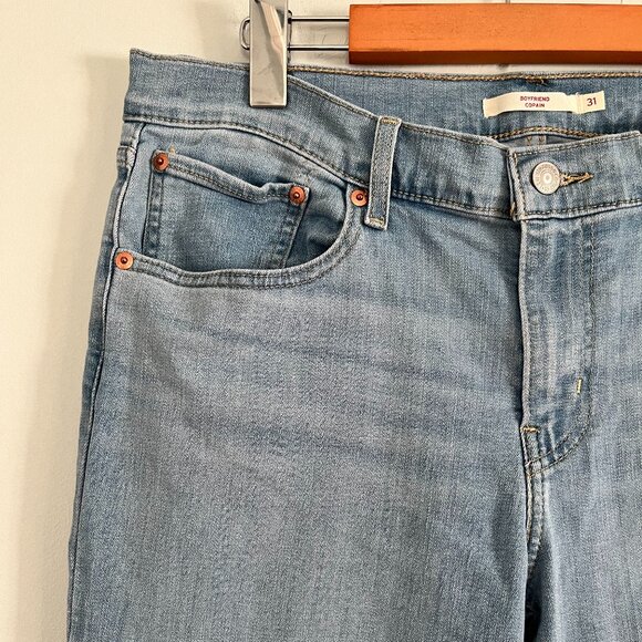 Levi's Mid Rise Boyfriend Jeans in Hold it Down Light Wash, Size 31/30 - Picture 5 of 14